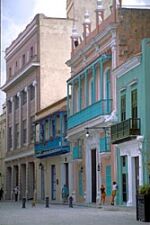 Edificios y calles de La Habana vieja en la ciudad de la Habana. 