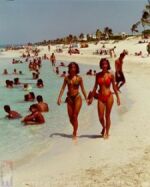Cuban girls like to be seen on the beach of Havana.