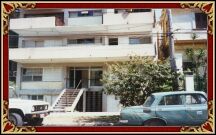  This is the front view of the building where lives Blanca. The wide balcony in the first floor belongs to the apartment. 