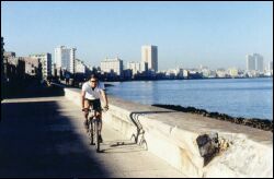  Riding by the sidewalk of El malecón. 